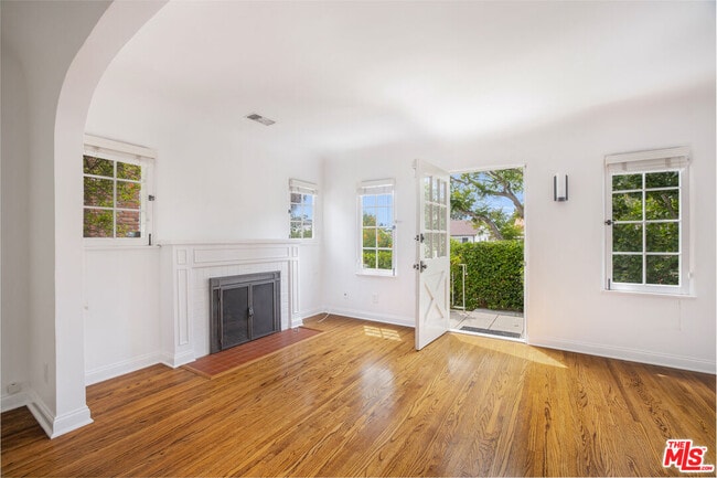 Building Photo - 866 Fiske St