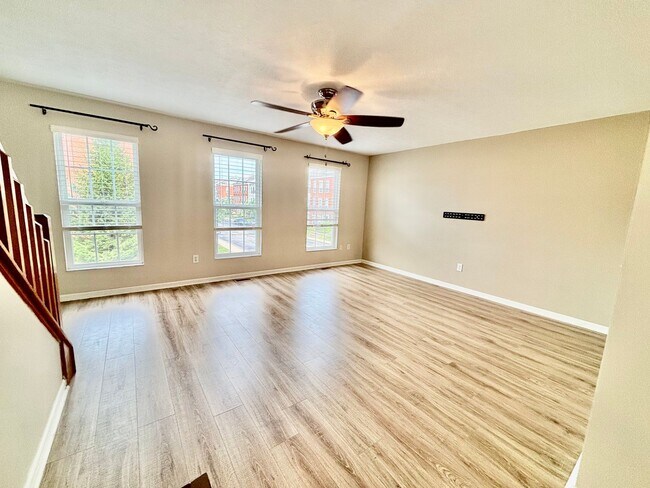 Foto del edificio - Experience Maintenance-Free Townhouse Livi...