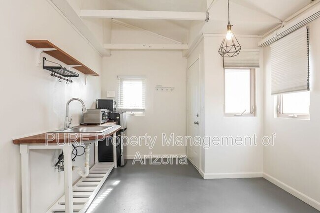 Photo - 2925 N 15th Dr Apartment