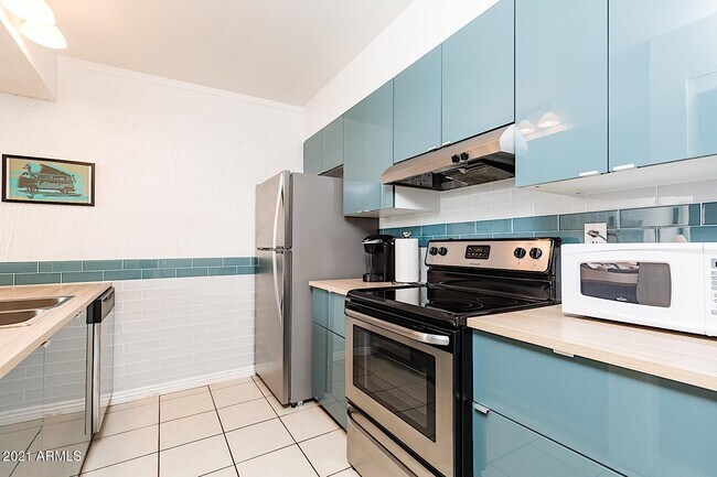 Foto del edificio - 3313 N 68th St