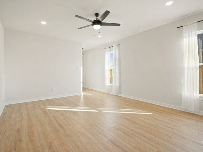 Foto del edificio - 10726 Sky Crk Ln