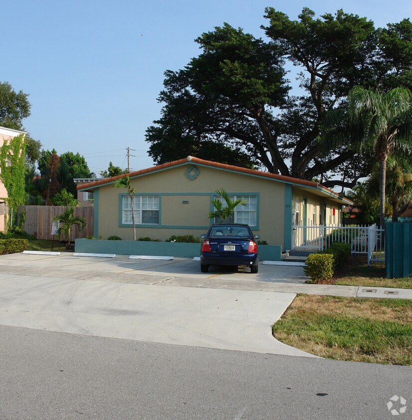 Primary Photo - 313 SW 14th St