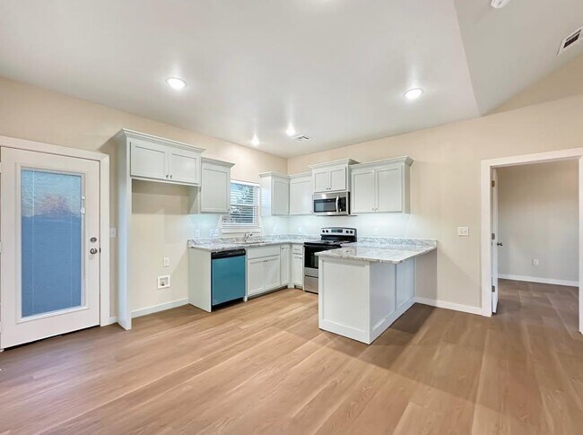 Foto del edificio - 2104 Willow Pl