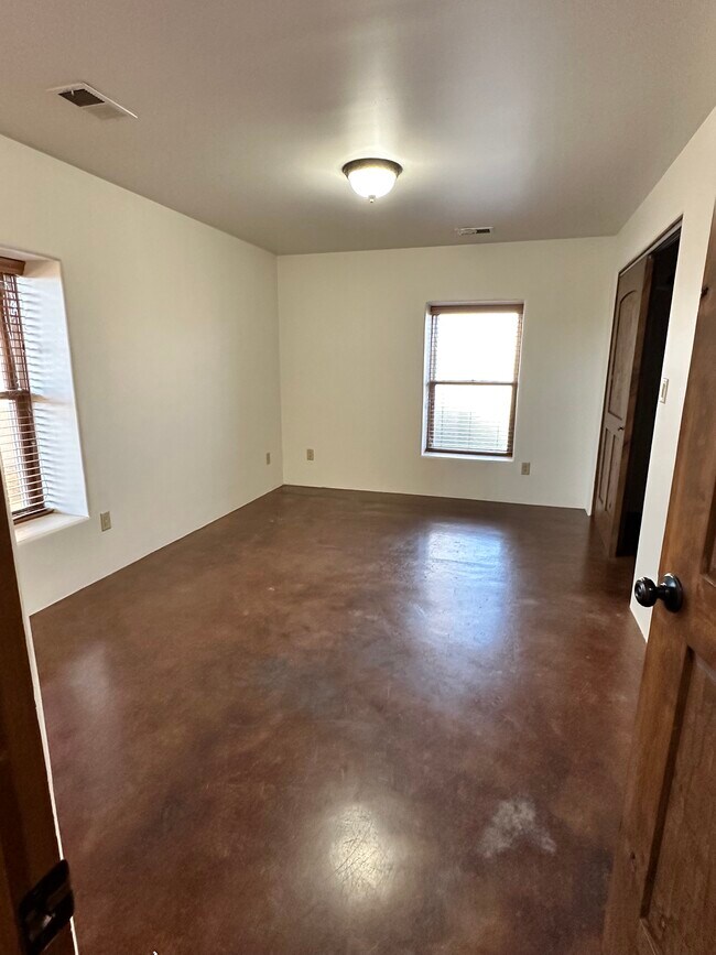 Building Photo - 5360 Agua Fria St