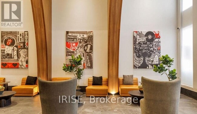 Building Photo - 270 Dufferin St