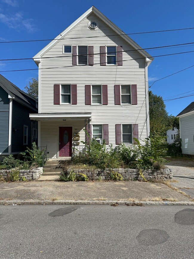 Building Photo - 381 Thornton St