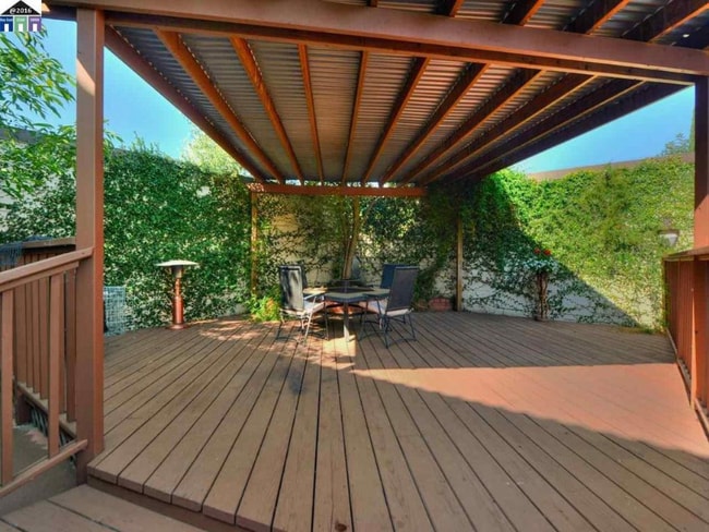 Building Photo - 3813 Lake Ontario Dr