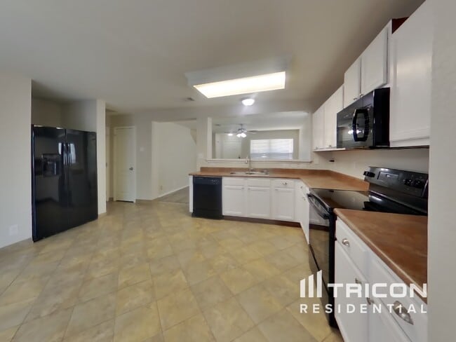 Building Photo - 8115 Thicket Pass