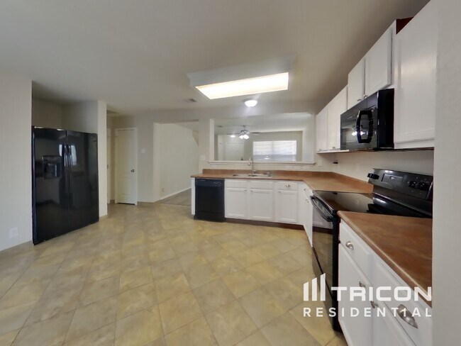 Foto del edificio - 8115 Thicket Pass