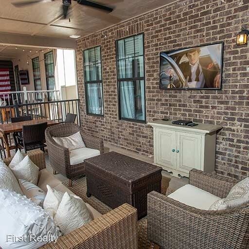 Foto del edificio - 1 br, 1 bath Room For Rent - 137 E. Glenn Ave