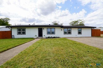 Building Photo - 913 Hander Ln