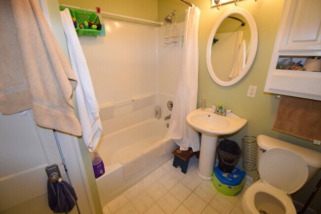 Foto del edificio - 3 Bed/2 Bath Available August 2024/2025