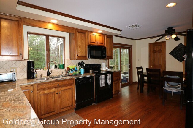 Building Photo - 4 br, 2.5 bath House - 111 Tarragon Lane