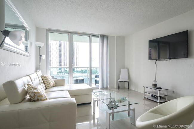 Foto del edificio - 19370 Collins Ave