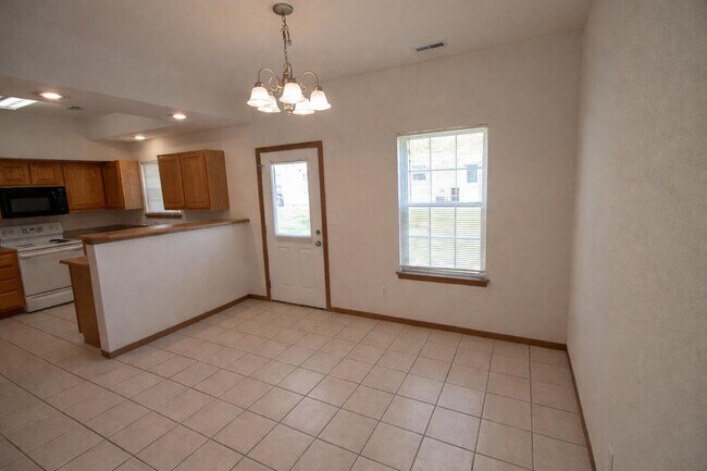 Foto del edificio - 5000 Derby Ridge Dr