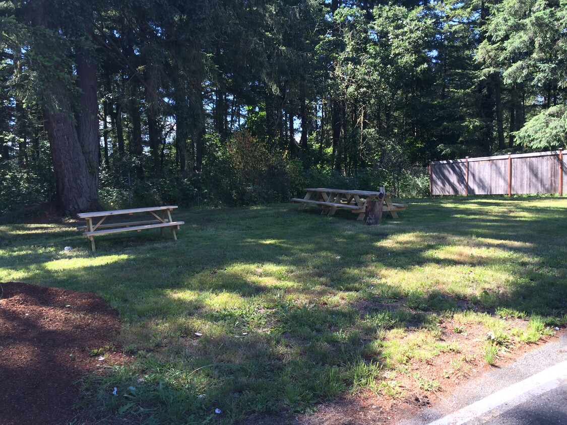 Picnic area next to golf course - 12505 98th Avenue Ct SW