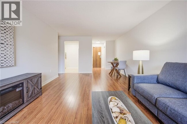 Photo du bâtiment - 64 Benton St