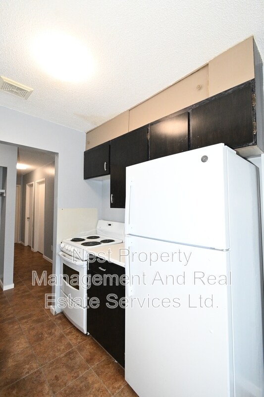 Building Photo - 120 Conveyor St