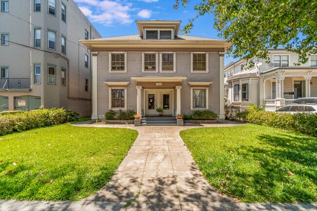 Building Photo - 1429 Grand St