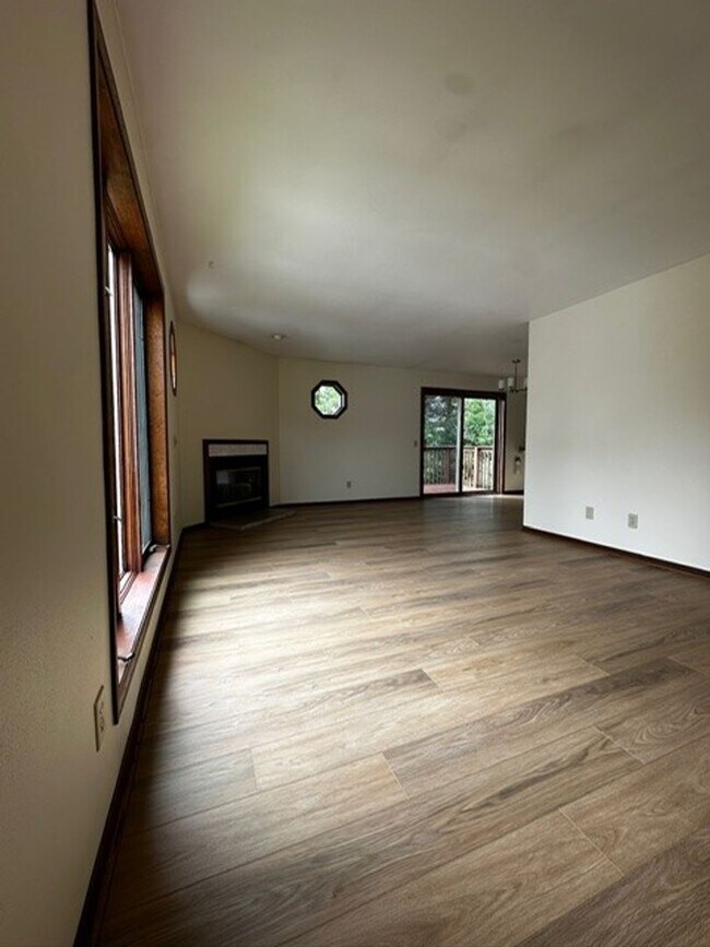 Foto del edificio - 3 bed/2 bath West Side Townhome
