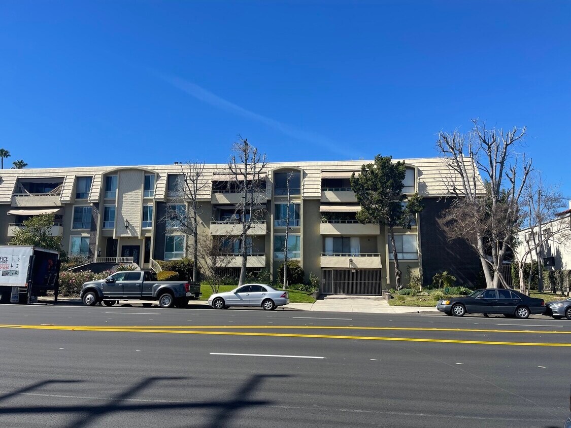 5215 Balboa Blvd Unit 201, Encino, CA 91316 Condo for Rent in Encino