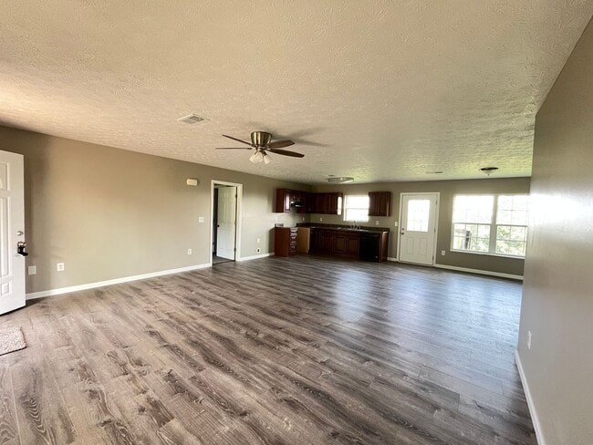 Building Photo - 2 Bedroom 2 Bath Single Family home