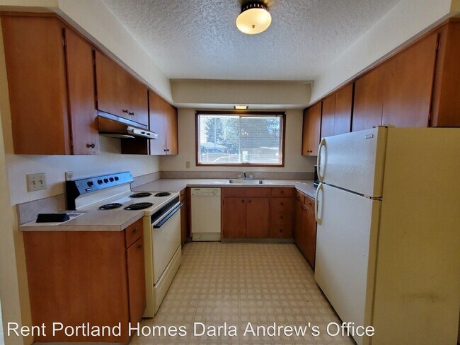 Building Photo - 21723 SE Alder Dr