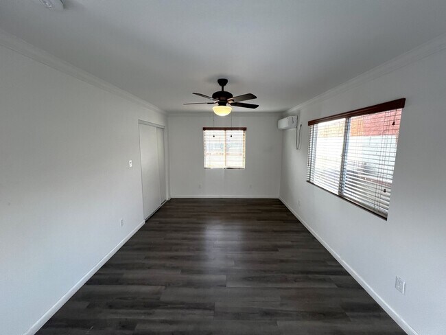 Building Photo - 9350 S Inglewood Ave