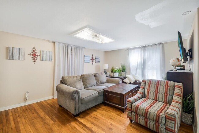 Foto del edificio - 4808 Woodhead St