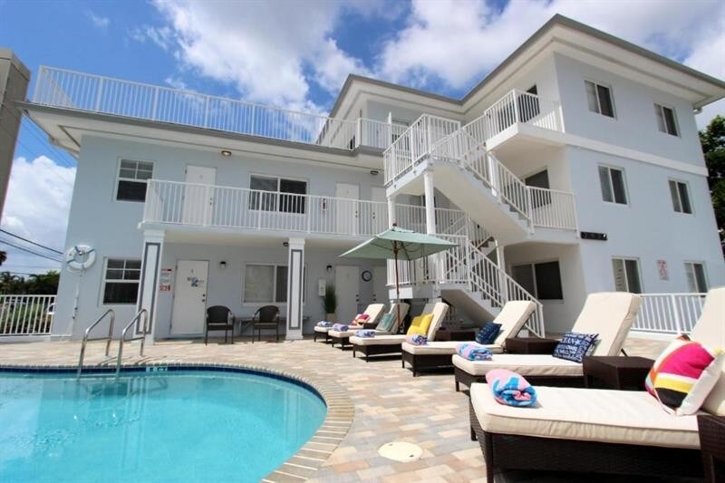 Primary Photo - 2916 Bayshore Dr