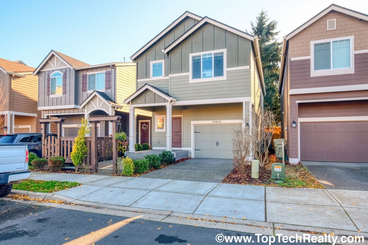 Primary Photo - Lovely Home In A Excellent Location! 4 Bed...