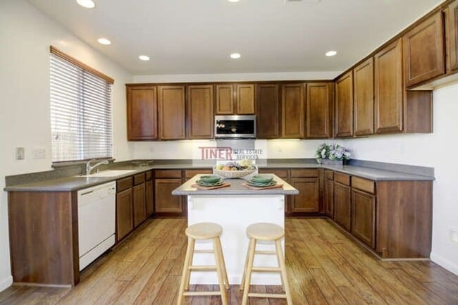 Building Photo - 1232 Manza Cir