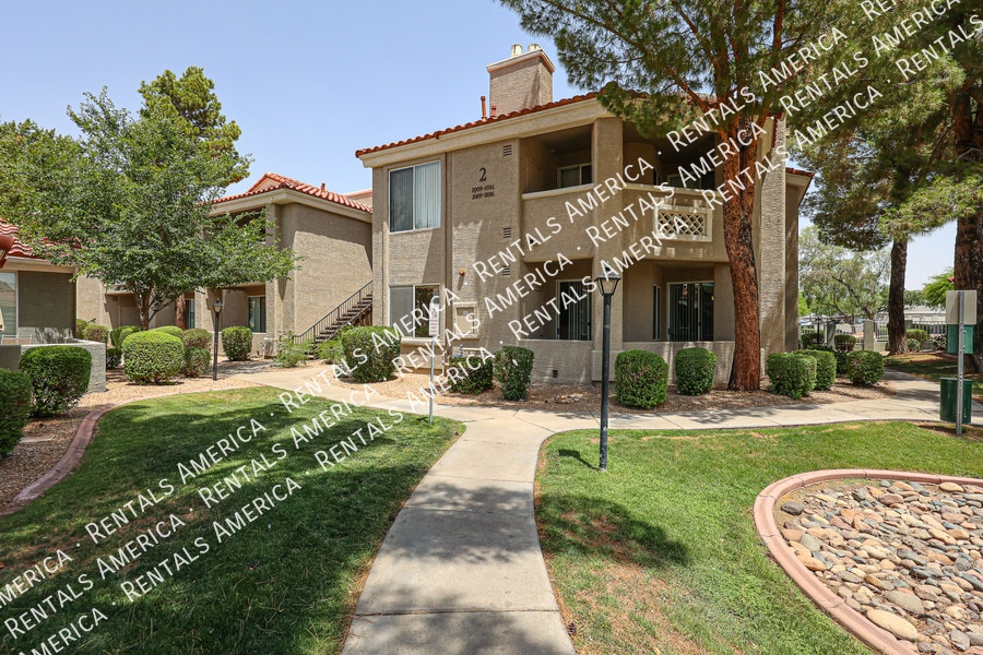 Primary Photo - 2929 W Yorkshire Dr