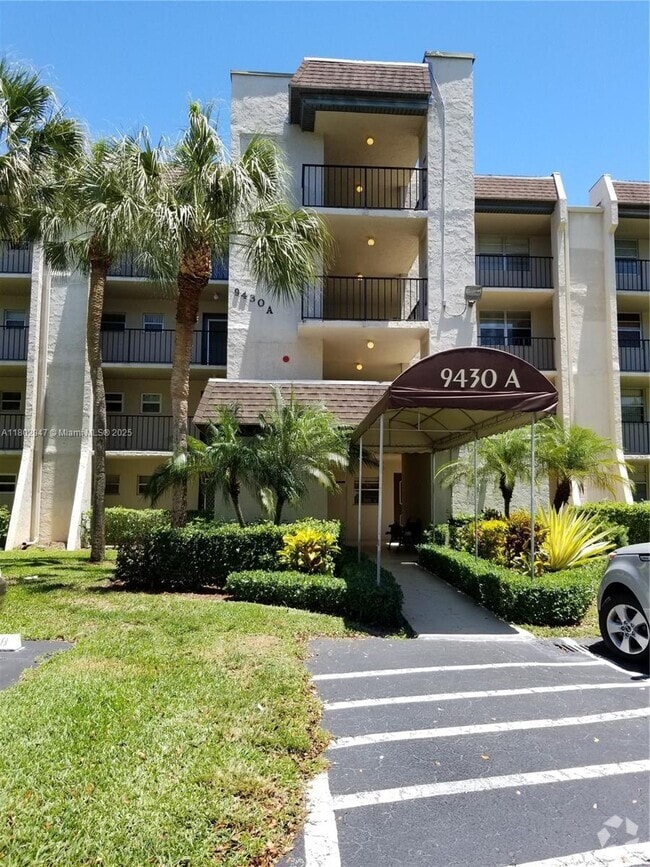 Building Photo - 9430 Poinciana Pl