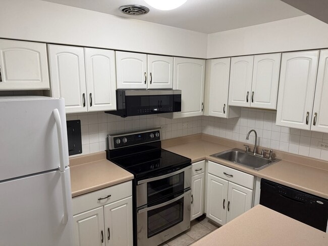 Building Photo - 420 W Aldine Ave