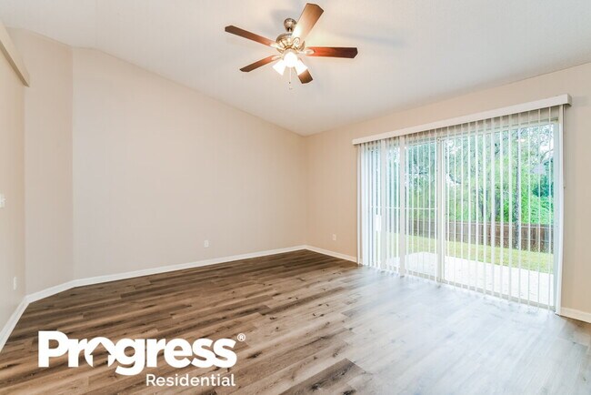 Foto del edificio - 15127 Margaux Dr