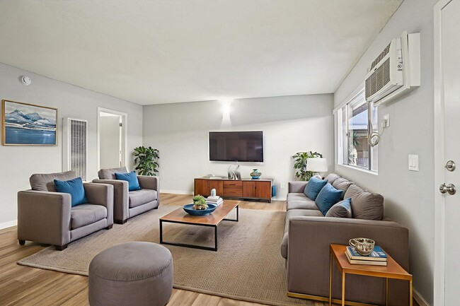 Building Photo - Villa Lago