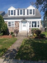 Building Photo - 2744 Woodlawn Ave