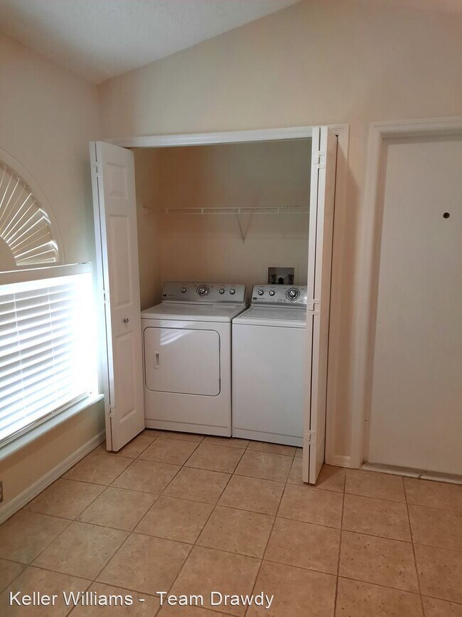 Building Photo - 250 Woodbury Pines Cir