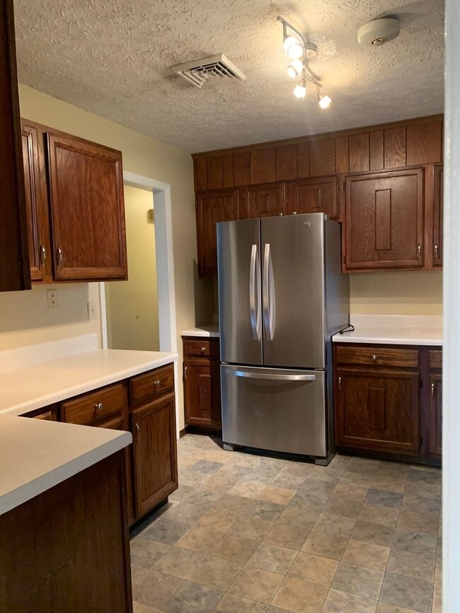 Building Photo - 3 Bedroom, 2 Bath House
