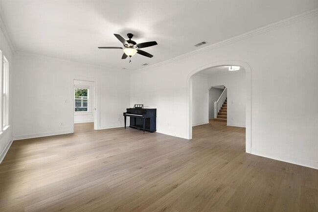 Building Photo - 1301 Sloan St