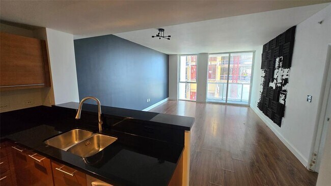 Foto del edificio - 244 Biscayne Blvd