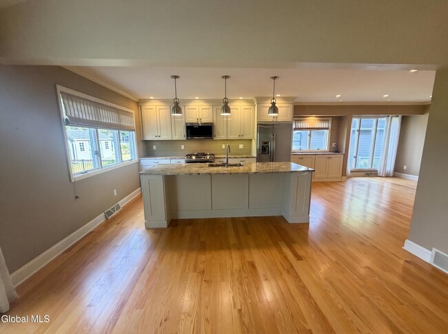 Building Photo - 53 Huntleigh Dr