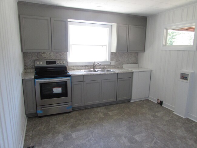 Building Photo - 402 Alexander St