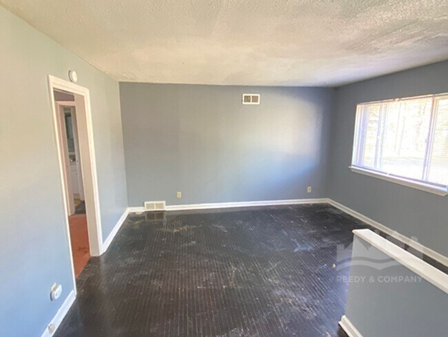 Foto del edificio - 2463 Brewster Ave