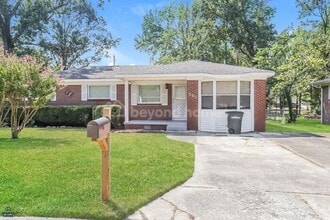 Building Photo - 318 Hillwood Dr