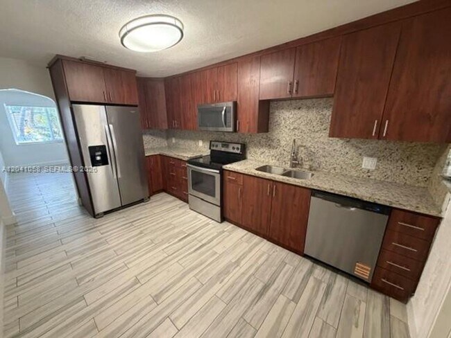 Foto del edificio - 2742 SW 32nd Ave