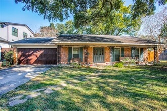 Building Photo - 8503 Manhattan Dr