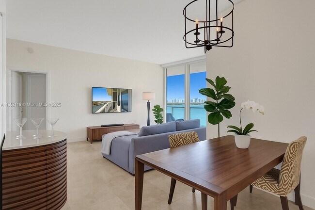 Foto del edificio - 4779 Collins Ave