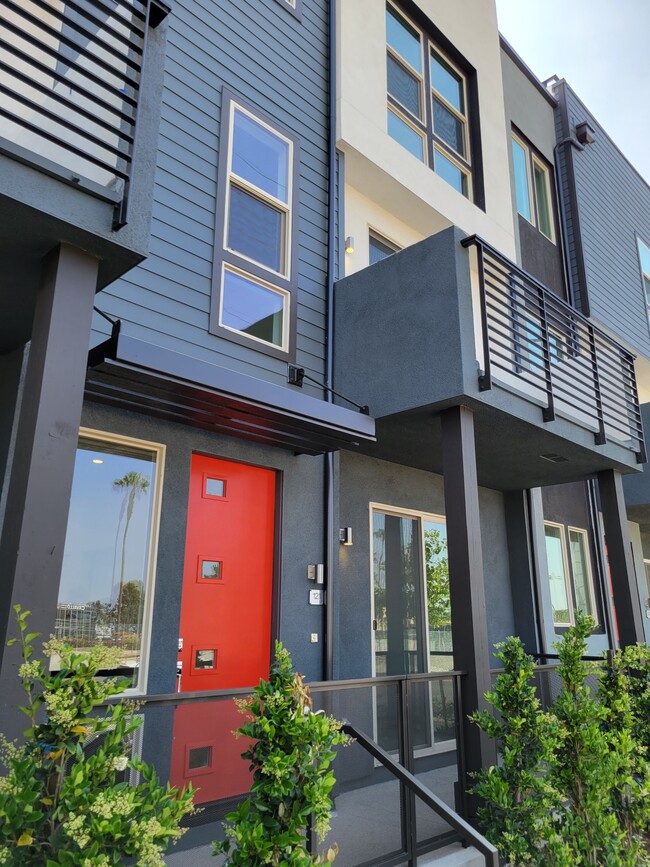 Building Photo - 121 Placemark